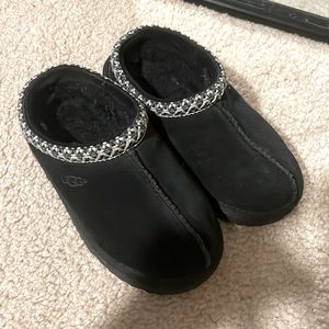 Kids black ugg Tasman 2 used 2-3 times almost new